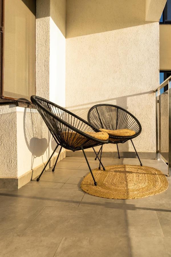 Uniquemoments Airport Apartment & Secure Parking & Airport Shuttle Iasi Exterior photo