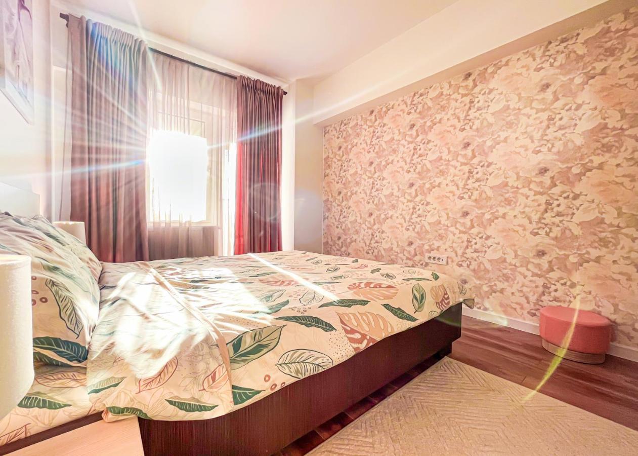 Uniquemoments Airport Apartment & Secure Parking & Airport Shuttle Iasi Exterior photo