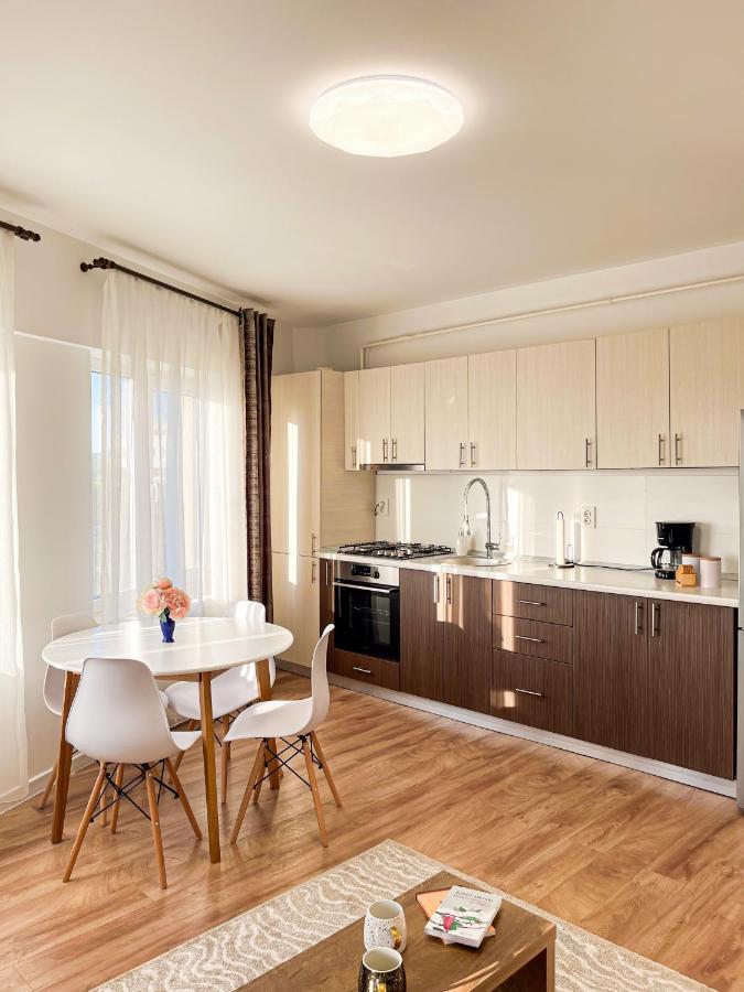 Uniquemoments Airport Apartment & Secure Parking & Airport Shuttle Iasi Exterior photo